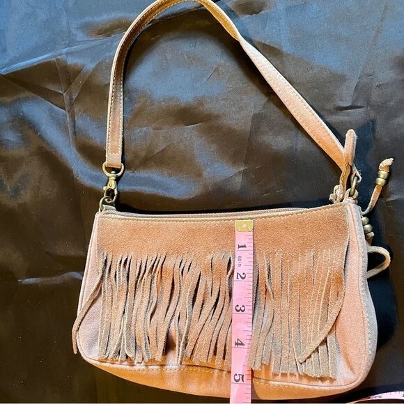 Vintage Nine West BoHo tan leather 5 x 9.5 purse, tassels on both sides. Zipper - Picture 4 of 12